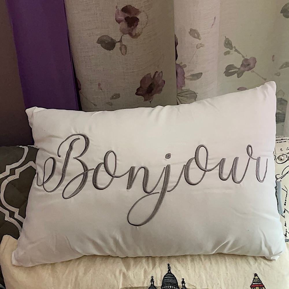 French Decorative Pillow Embroidered ‘BONJOUR’